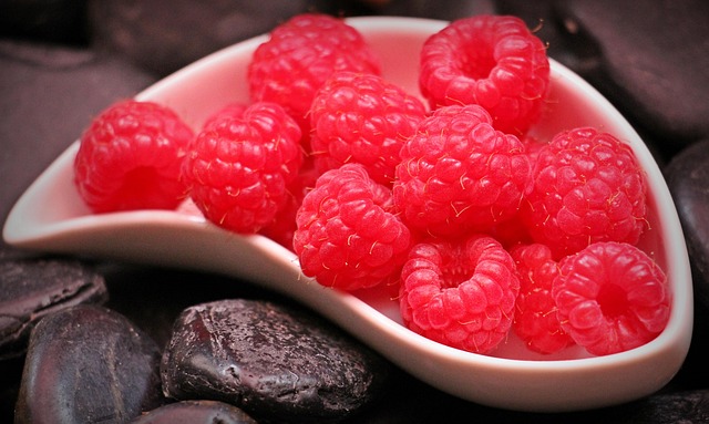 Comment utiliser les fruits de saison dans vos desserts ?