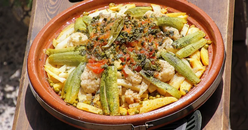 Tajine en cocotte ou plat à tajine : le vrai débat