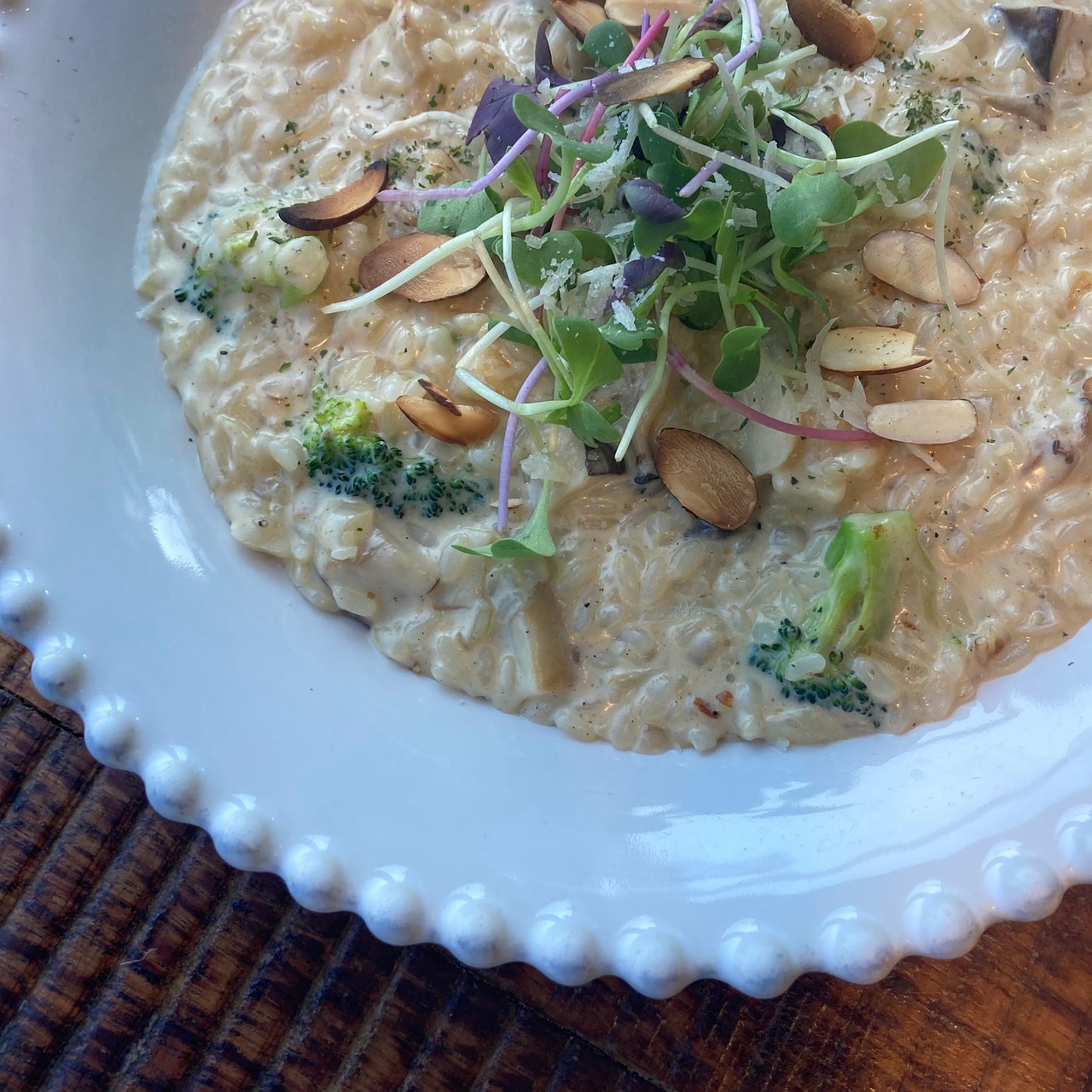 découvrez la recette parfaite du risotto, un plat crémeux et savoureux, idéal pour impressionner vos invités ou pour un repas réconfortant en famille. apprenez à maîtriser les techniques pour un risotto al dente et explorez des variations avec des ingrédients frais et de saison.