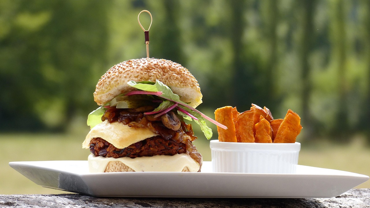 découvrez le goût irrésistible de nos burgers vegan, savamment préparés avec des ingrédients frais et naturels. un délice pour les papilles qui allie saveurs et bien-être, parfait pour les amateurs de cuisine végétale et ceux qui souhaitent adopter une alimentation plus responsable.