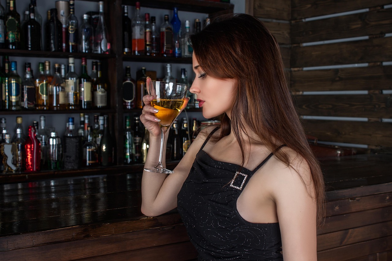 découvrez tout sur l’univers des cocktails : recettes classiques et originales, conseils de préparation, astuces de mixologie et idées pour impressionner vos invités lors de vos soirées.