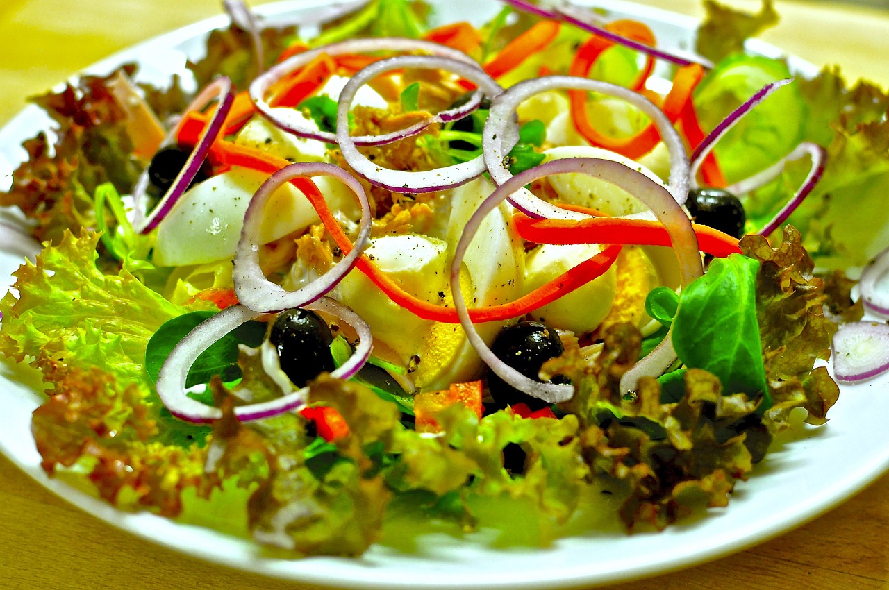 découvrez notre délicieuse salade d'été, fraîche et colorée, parfaite pour vos repas légers et ensoleillés.